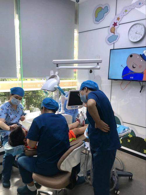 重庆做多生牙（双排牙）哪个医生好——陆 军军 医 大学西 南医院口腔科