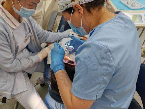 唐山口腔价格一览:国产种植牙2900元起,时代天使隐形矫正18000元起