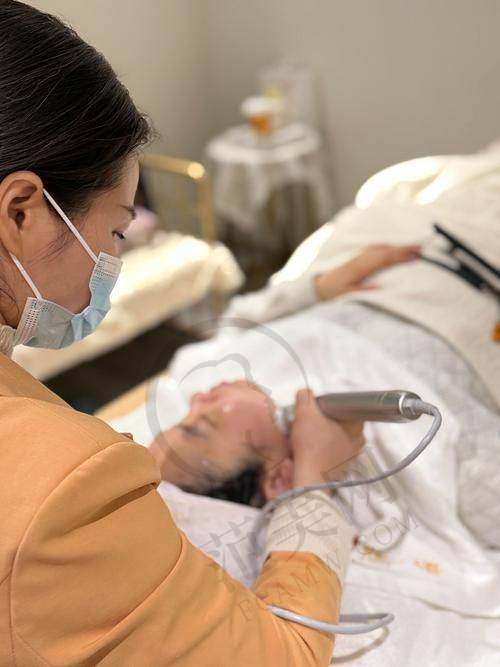 杭州嗨体祛颈纹医生排名:鑫昕薇漆淳、瑞丽方维、时光吕敏等医生入榜