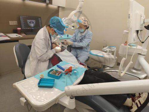 二、胡礼明医生简历:专精口腔医学教育与丰富经验